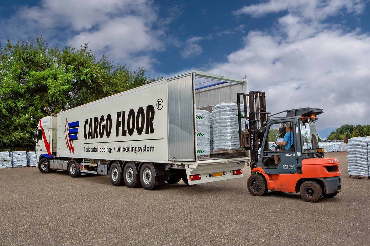 Система сдвижного пола. Полуприцеп и прицеп с подвижными полами Cargo Floor  - РусПрицеп